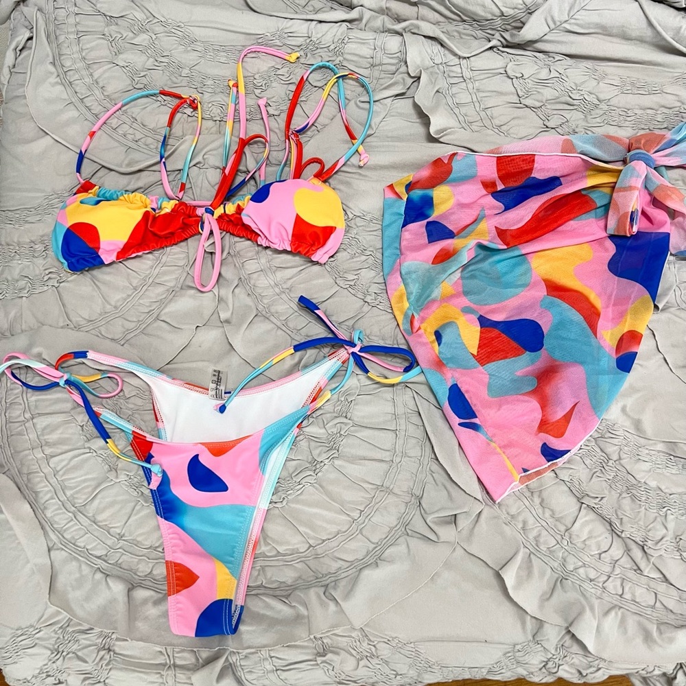 New never worn zaful 3 piece bikini set size 4 fully adjustable